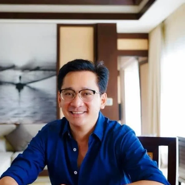 David Chen, Co-founder of Tillermark, smiling in a blue shirt